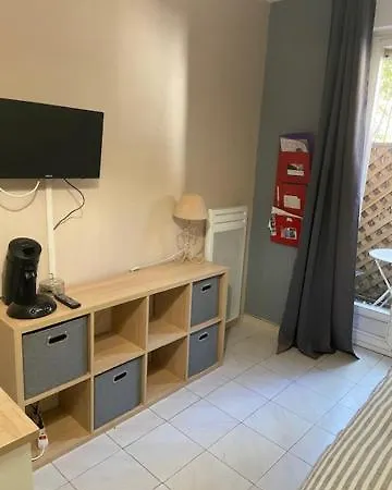 A Proximite Des Arenes De