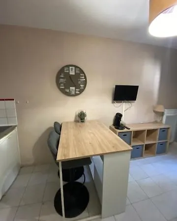 A Proximite Des Arenes De *