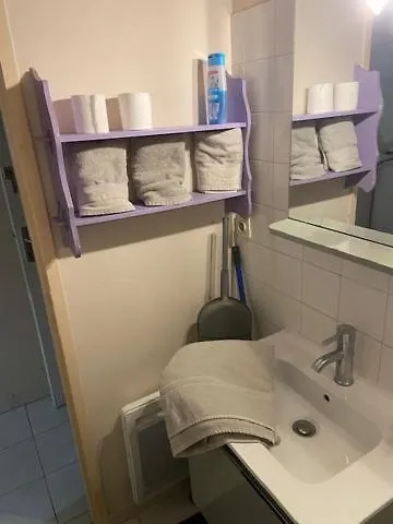 à Proximité Des Arenes De * Nîmes