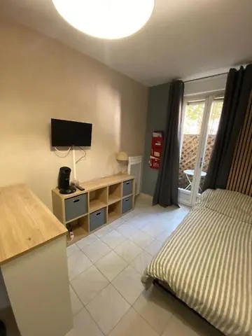 à Proximité Des Arenes De Nîmes